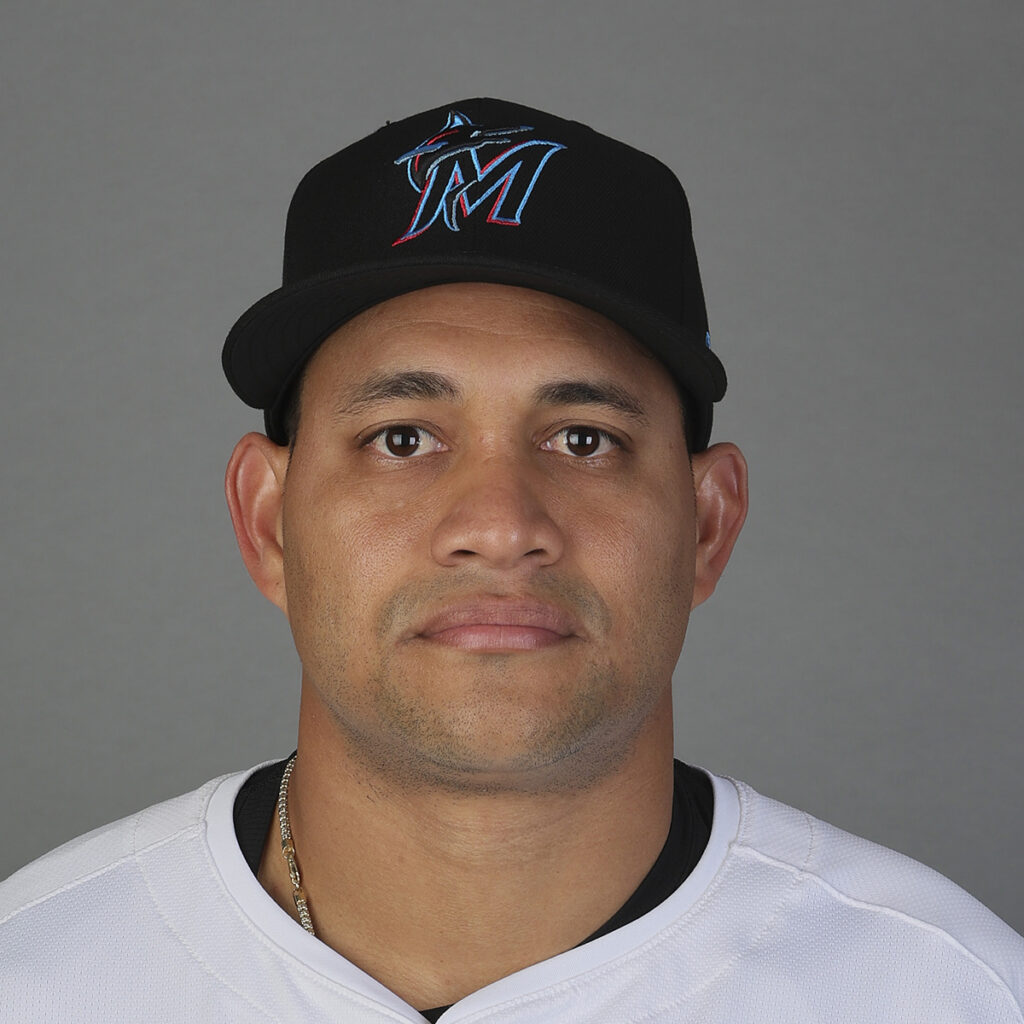 Marlins To Select Yonny Chirinos