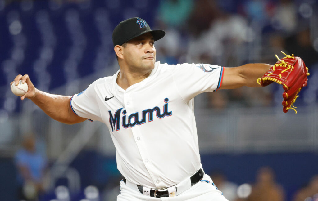 KBO’s LG Twins Sign Yonny Chirinos