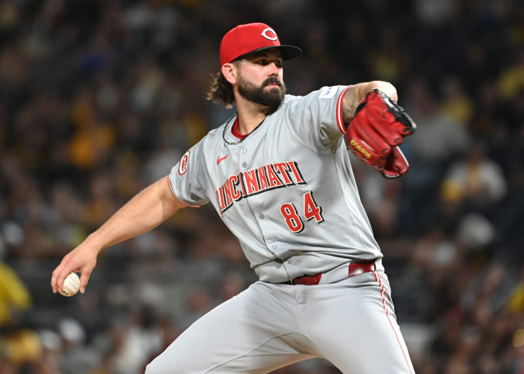 Diamondbacks Sign Casey Kelly To Minor League Deal