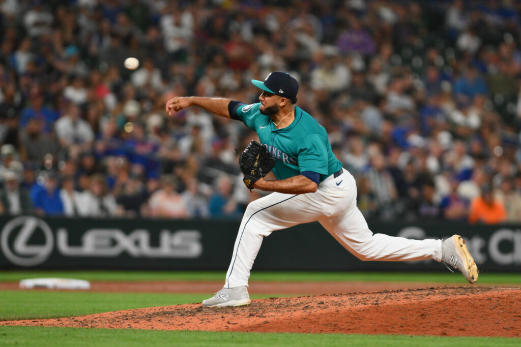 Mariners place Yimi Garcia on the 15-day injured list