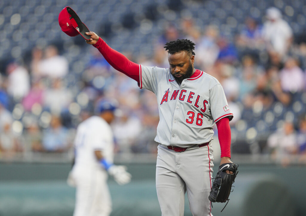 Johnny Cueto Elects Free Agency