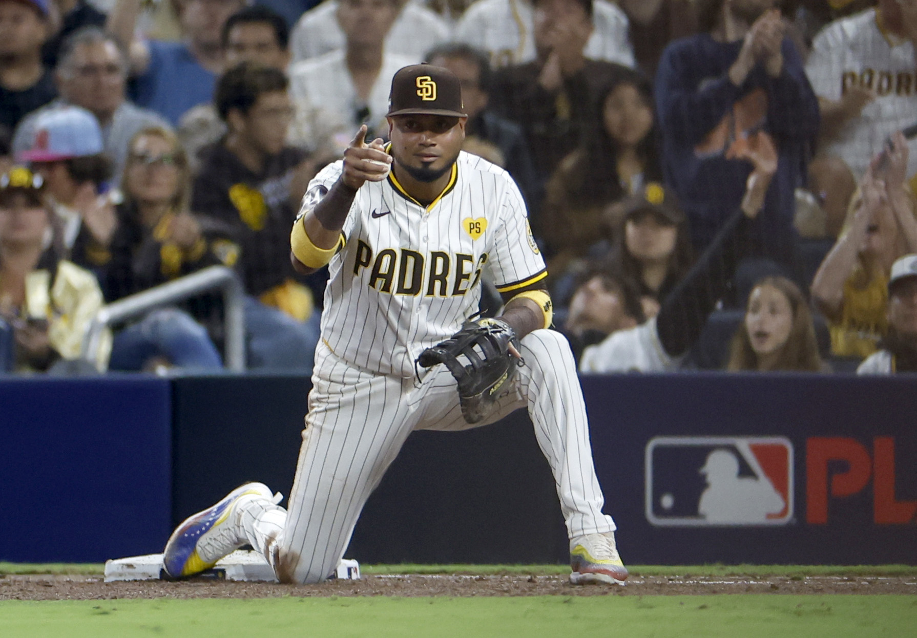 Padres Looking To Add Another Hitter - MLB Trade Rumors