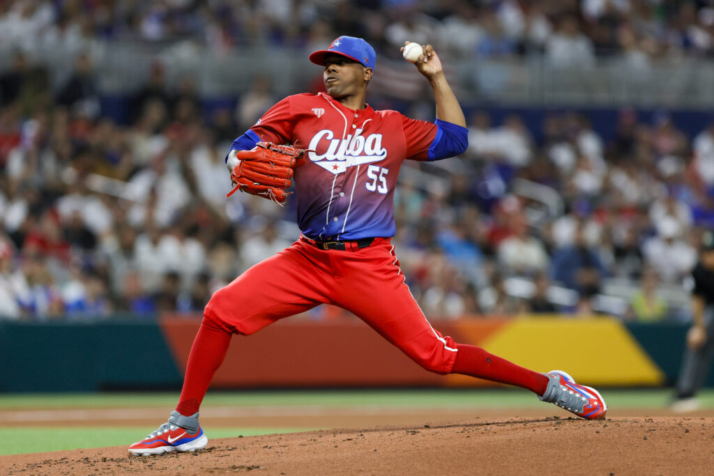 CPBL’s Fubon Guardians Sign Roenis Elías