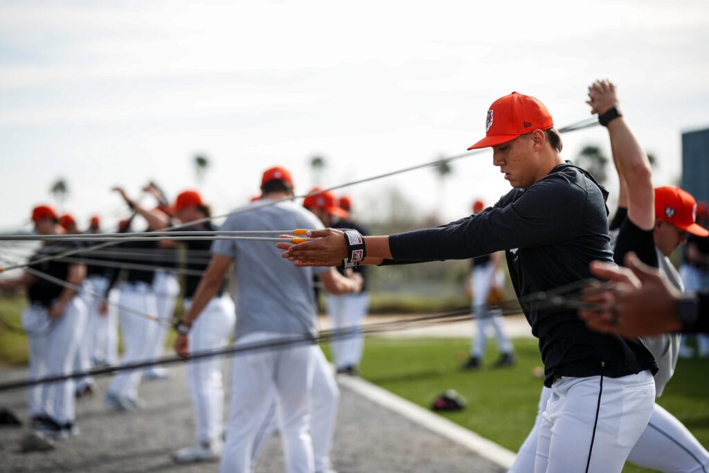 Tigers Re-Sign Wilmer Flores, Eddys Leonard To Minor League Deals