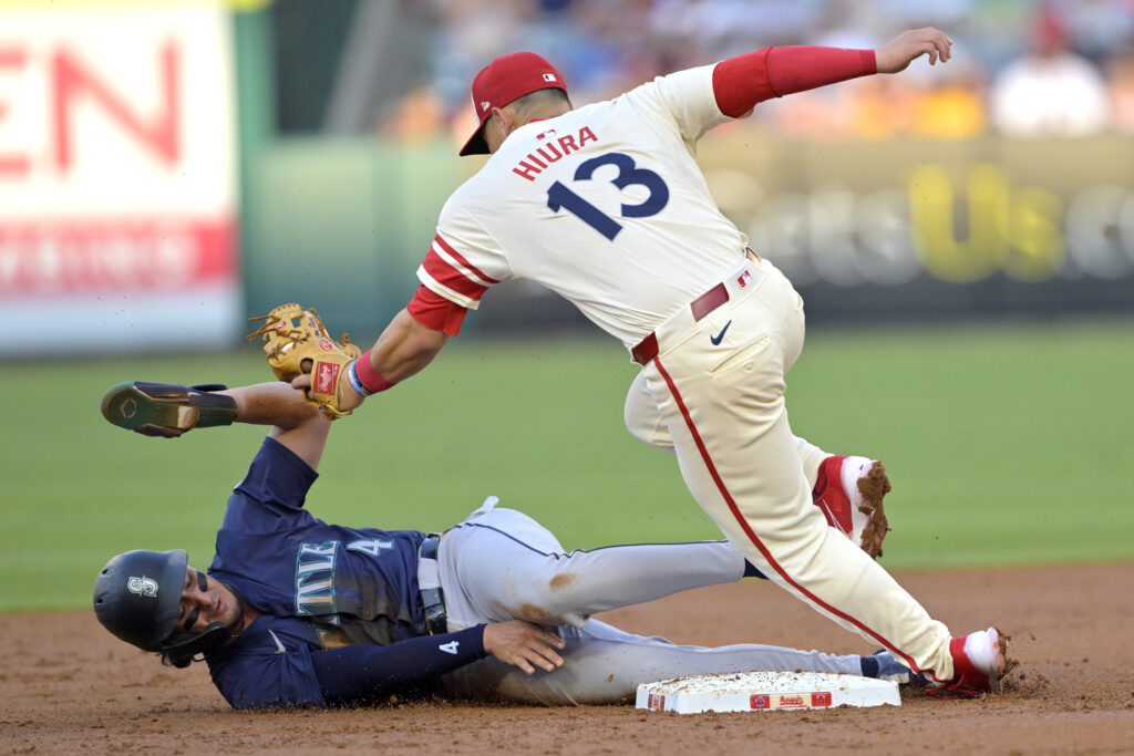 Rockies To Sign Keston Hiura, Nick Martini To Minor League Deals