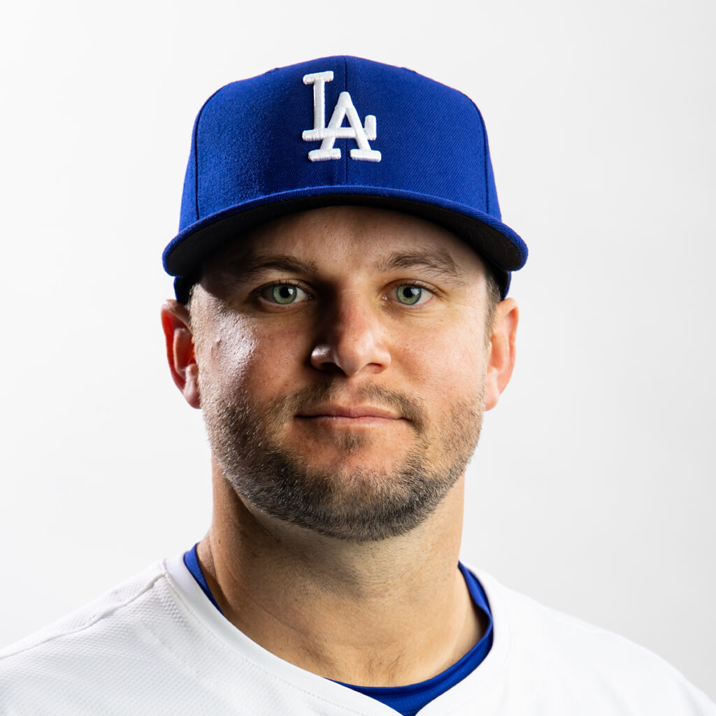 Dodgers Re-Sign Chris Okey To Minor League Deal