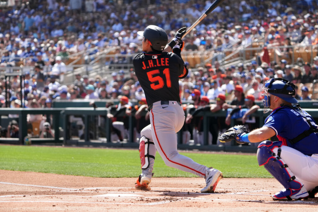 Giants' Jung Hoo Lee Faces MRI Following Lingering Back Discomfort