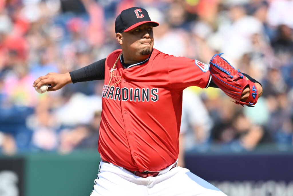 Guardians Sign Carlos Hernandez To Minor League Deal