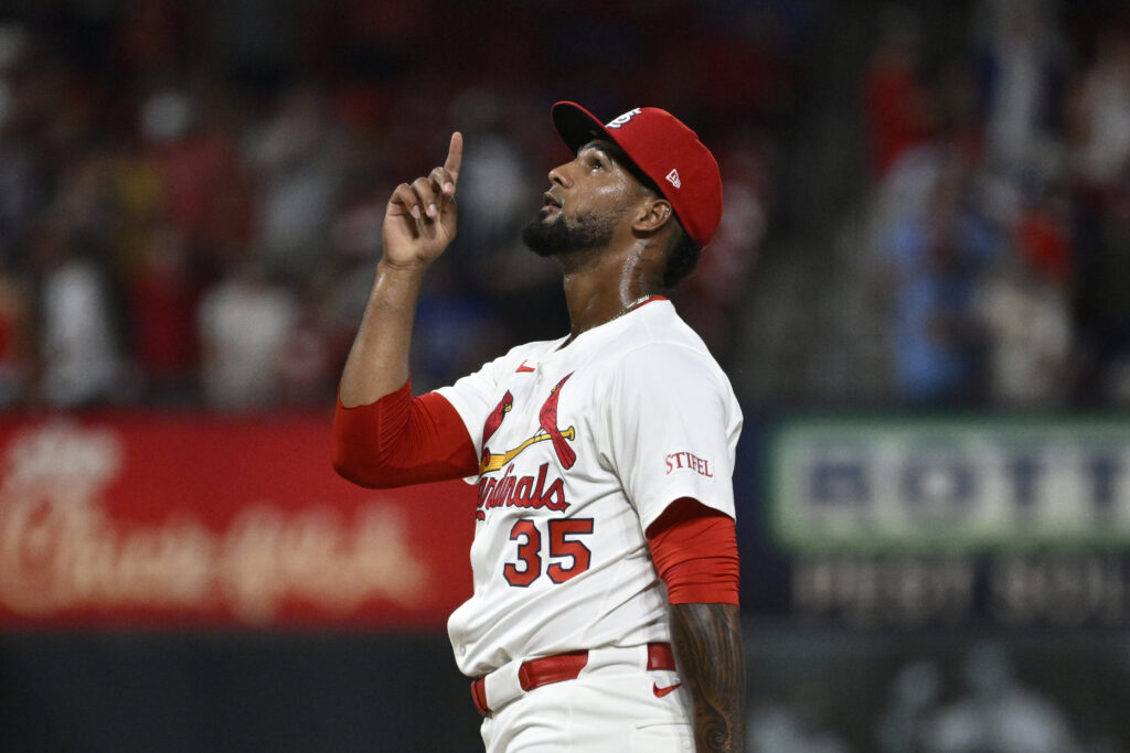 Reds Claim Roddery Munoz