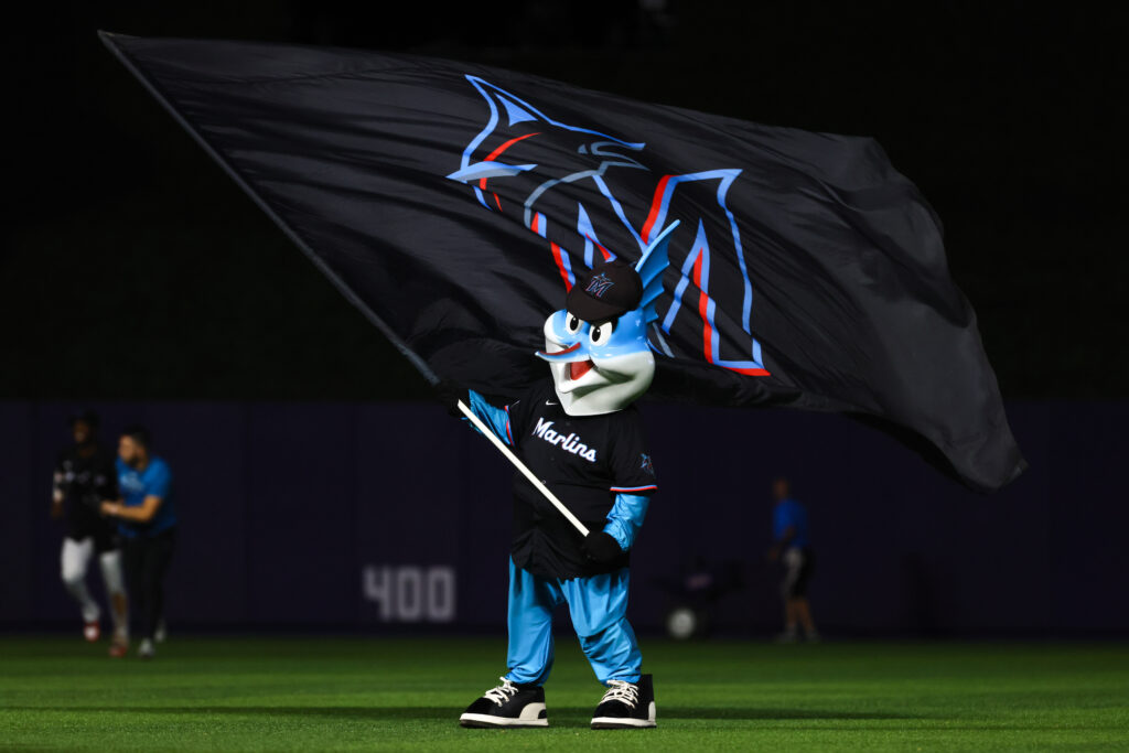 Marlins Acquire Prospect Carlos Martinez From Giants