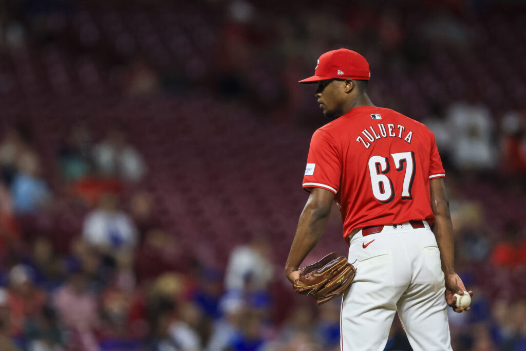 Mariners To Acquire Yosver Zulueta