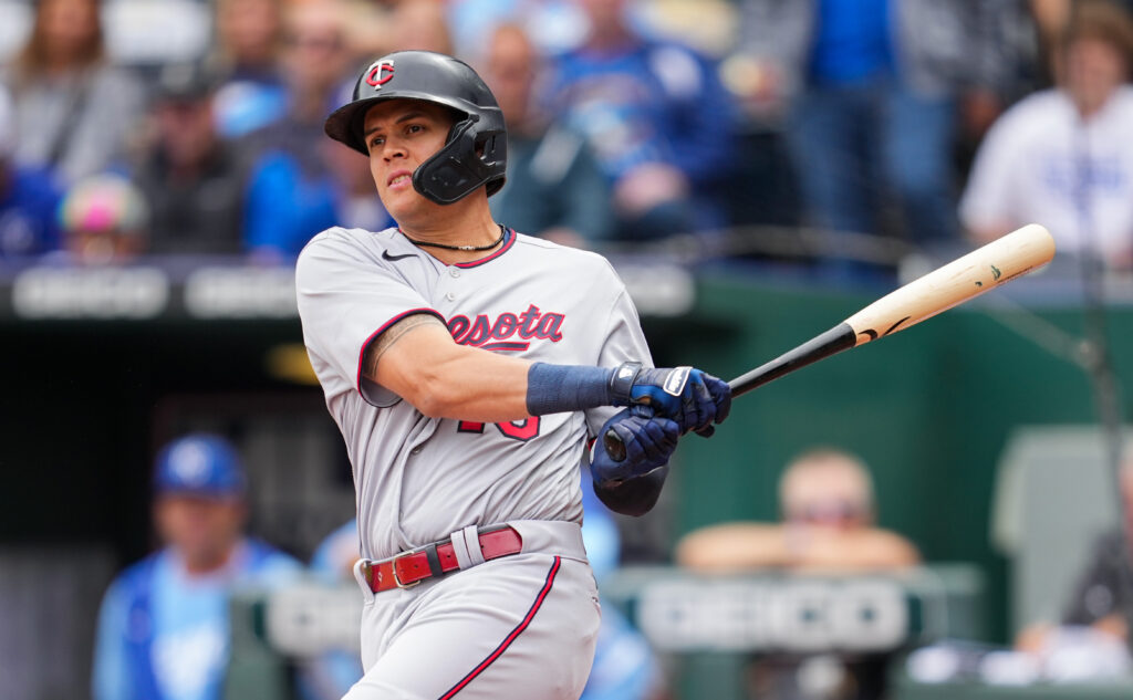 “Traditional Values Triumph: Twins Sign Gio Urshela To Boost Team!”