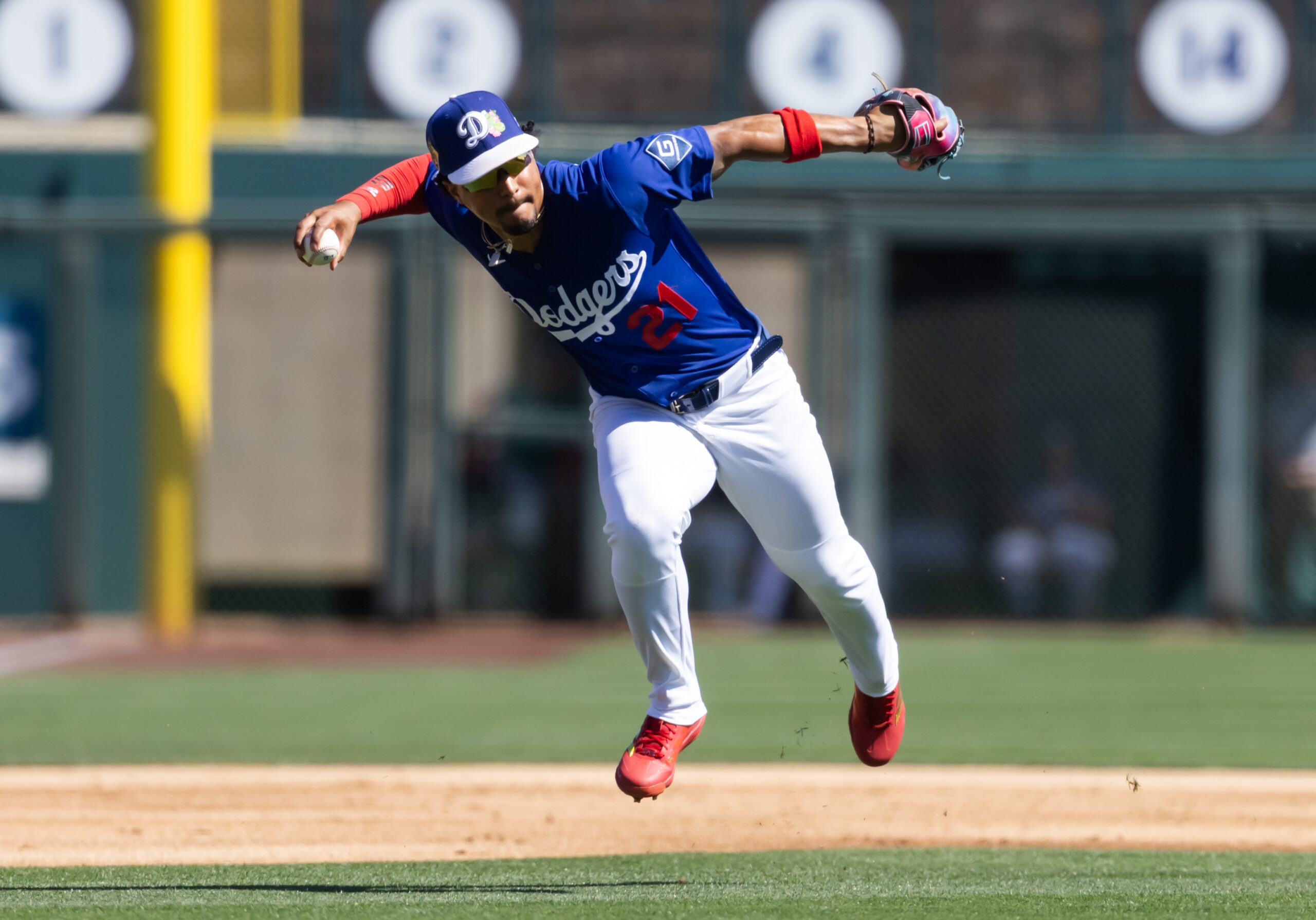 Roberts Expects Santiago Espinal To Make Dodgers' Roster - MLB Trade Rumors
