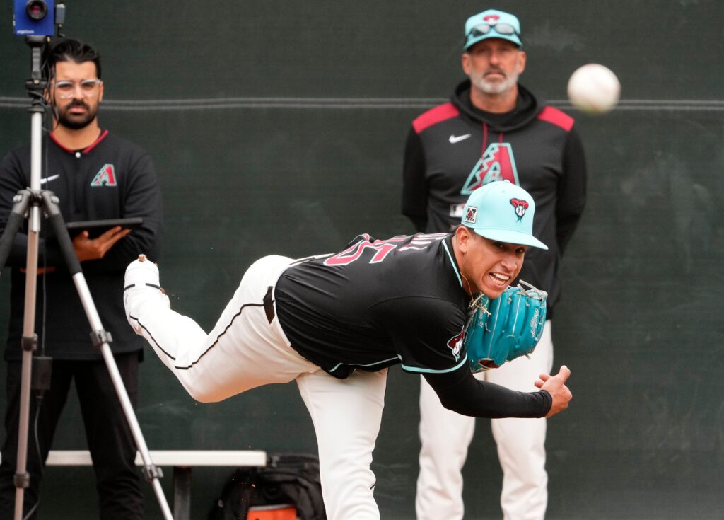 Diamondbacks Designate Yilber Diaz
