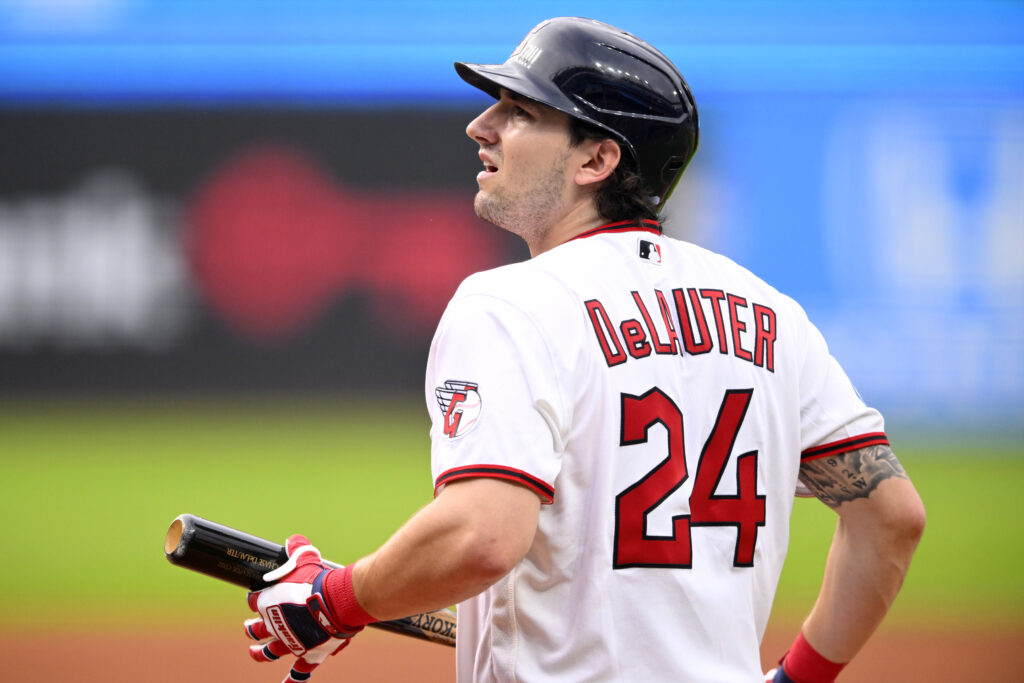 Los guardianes activan a Chase DeLauter