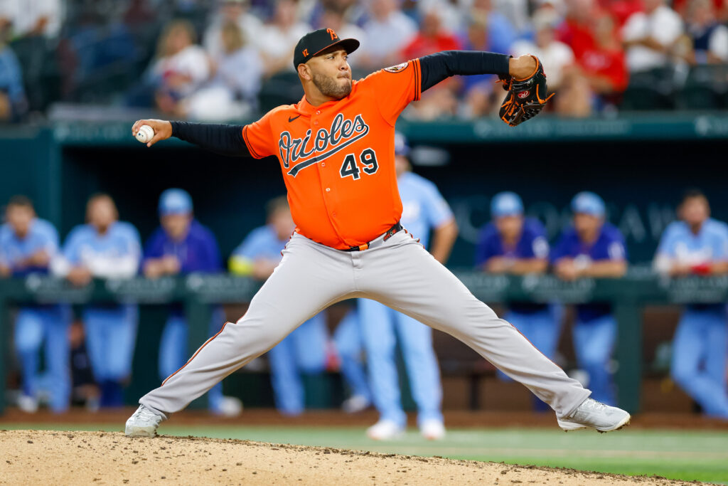 Orioles Re-Sign Albert Suárez To Minor League Contract Orioles Re-Sign Albert Suárez To Minor League Contract
