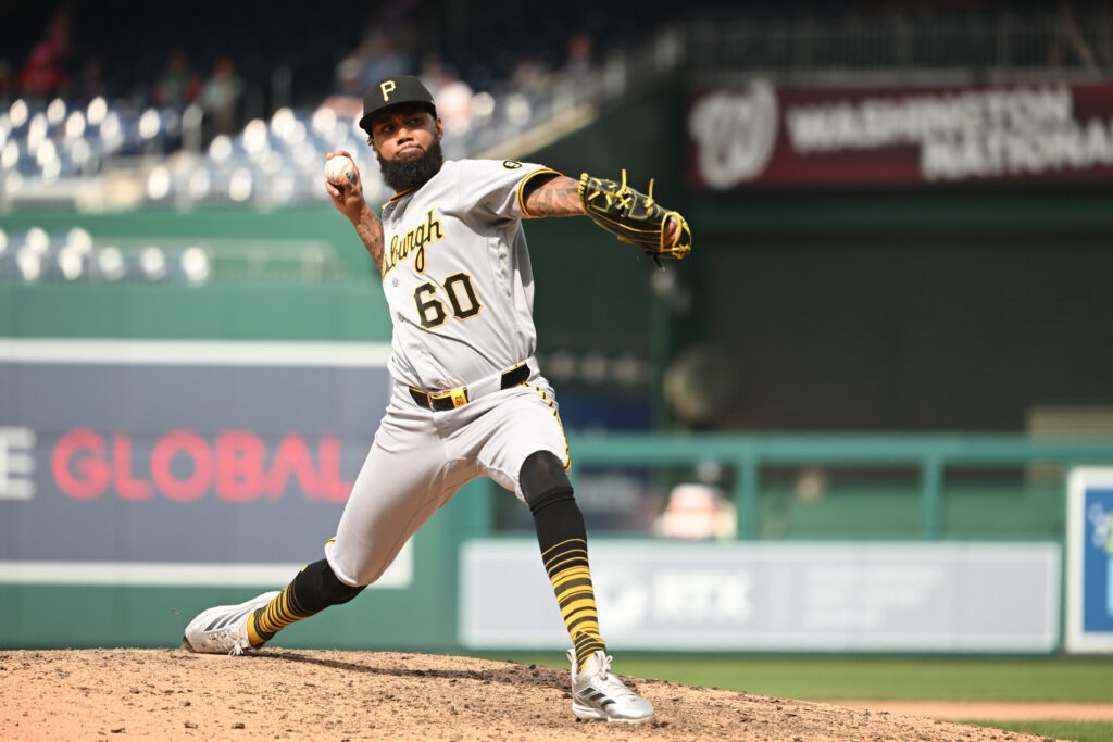 Diamondbacks Sign Dennis Santana To Minor League Deal