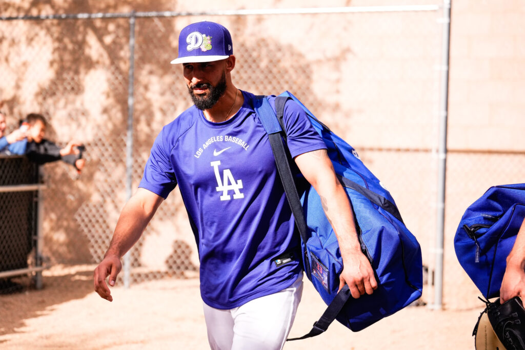 Tigers Sign Seby Zavala To Minor League Deal