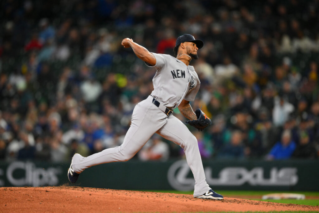 Pirates To Acquire Camilo Doval