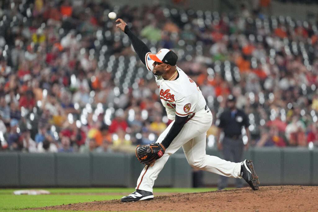 Orioles Re-Sign Albert Suarez To Minor League Deal