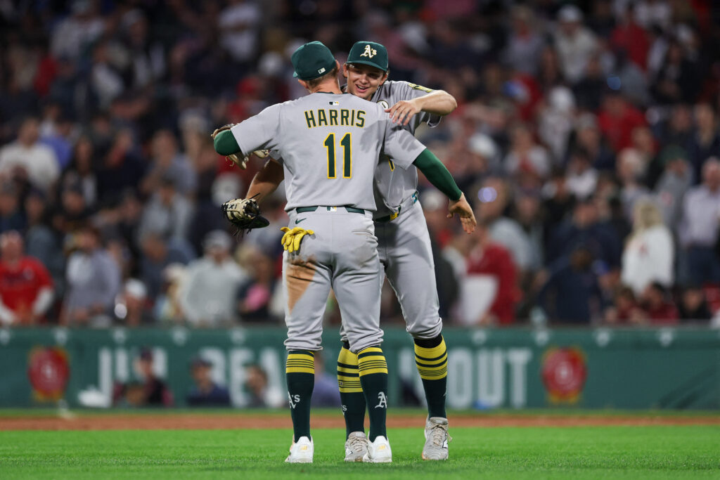 Giants Claim Brett Harris