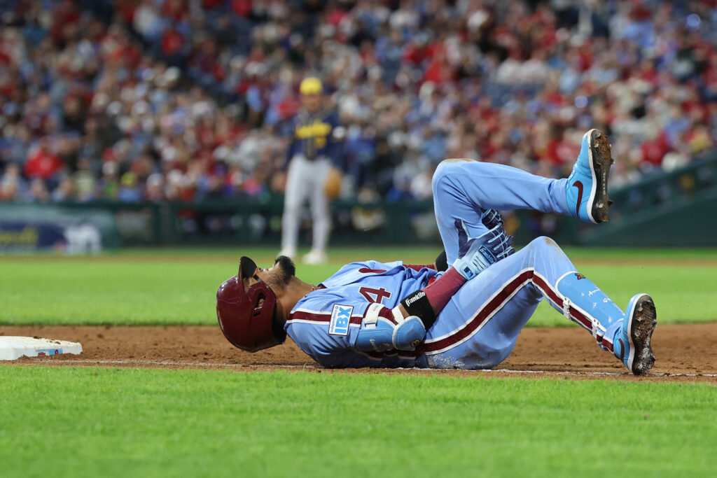Phillies’ Luis Arraez Removed With Ankle Injury